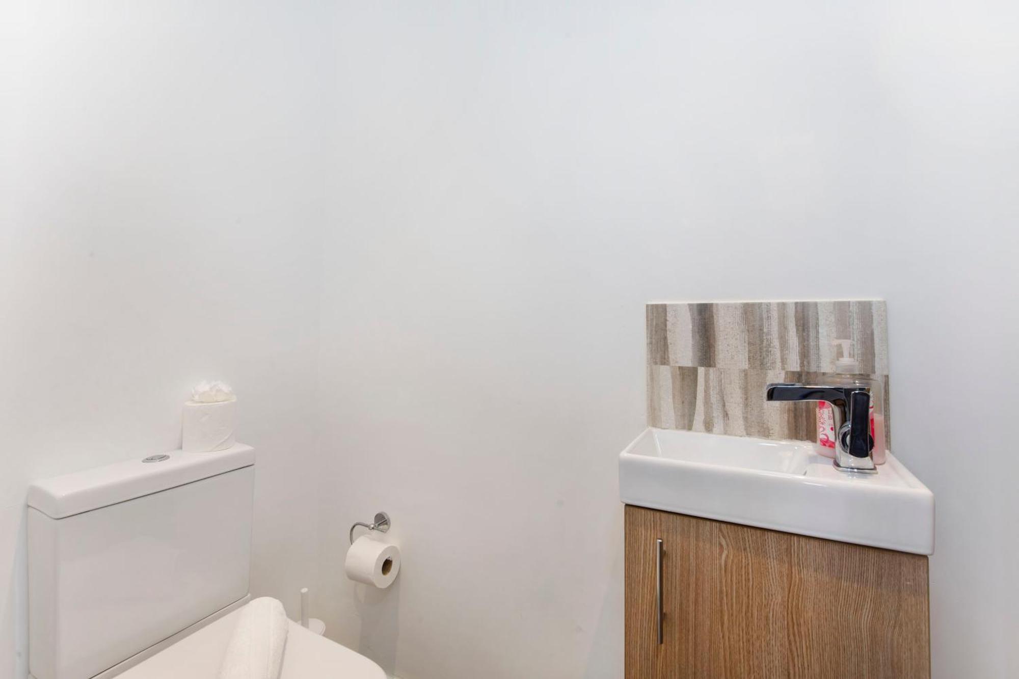 White House Apartments-Free Parking 1 Car Per Apartment York Exterior foto