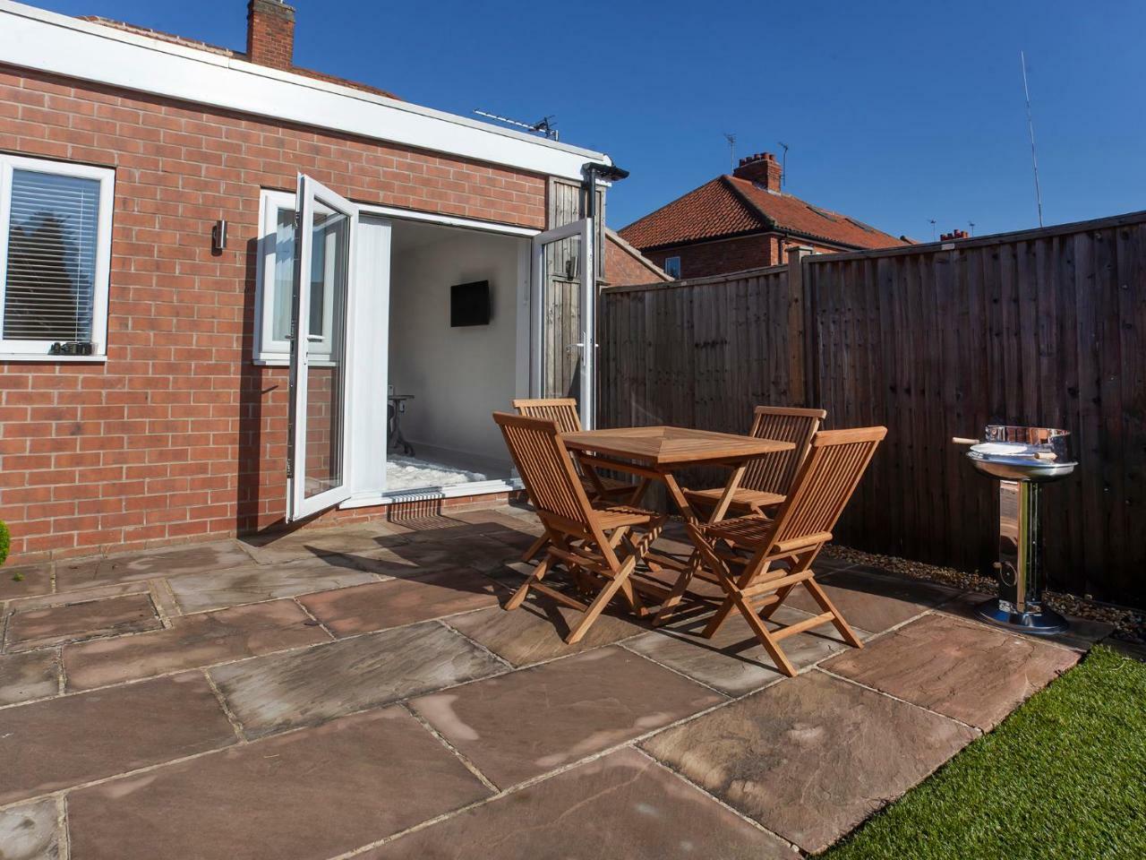 White House Apartments-Free Parking 1 Car Per Apartment York Exterior foto