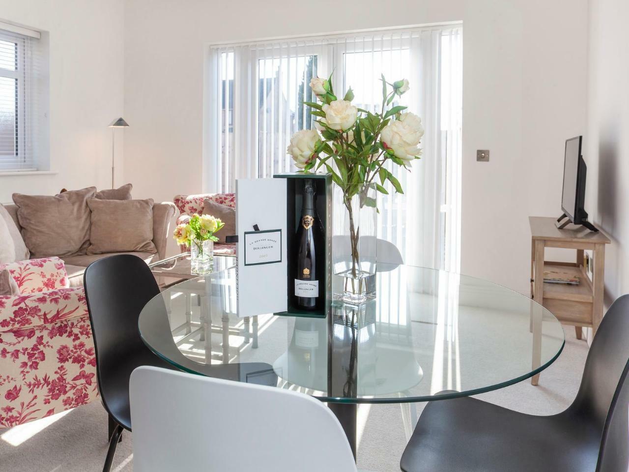 White House Apartments-Free Parking 1 Car Per Apartment York Exterior foto