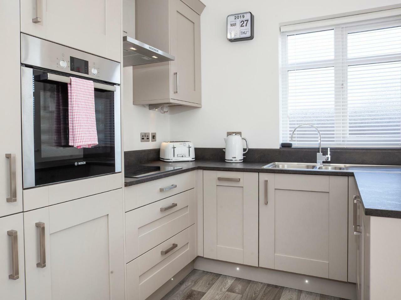 White House Apartments-Free Parking 1 Car Per Apartment York Exterior foto
