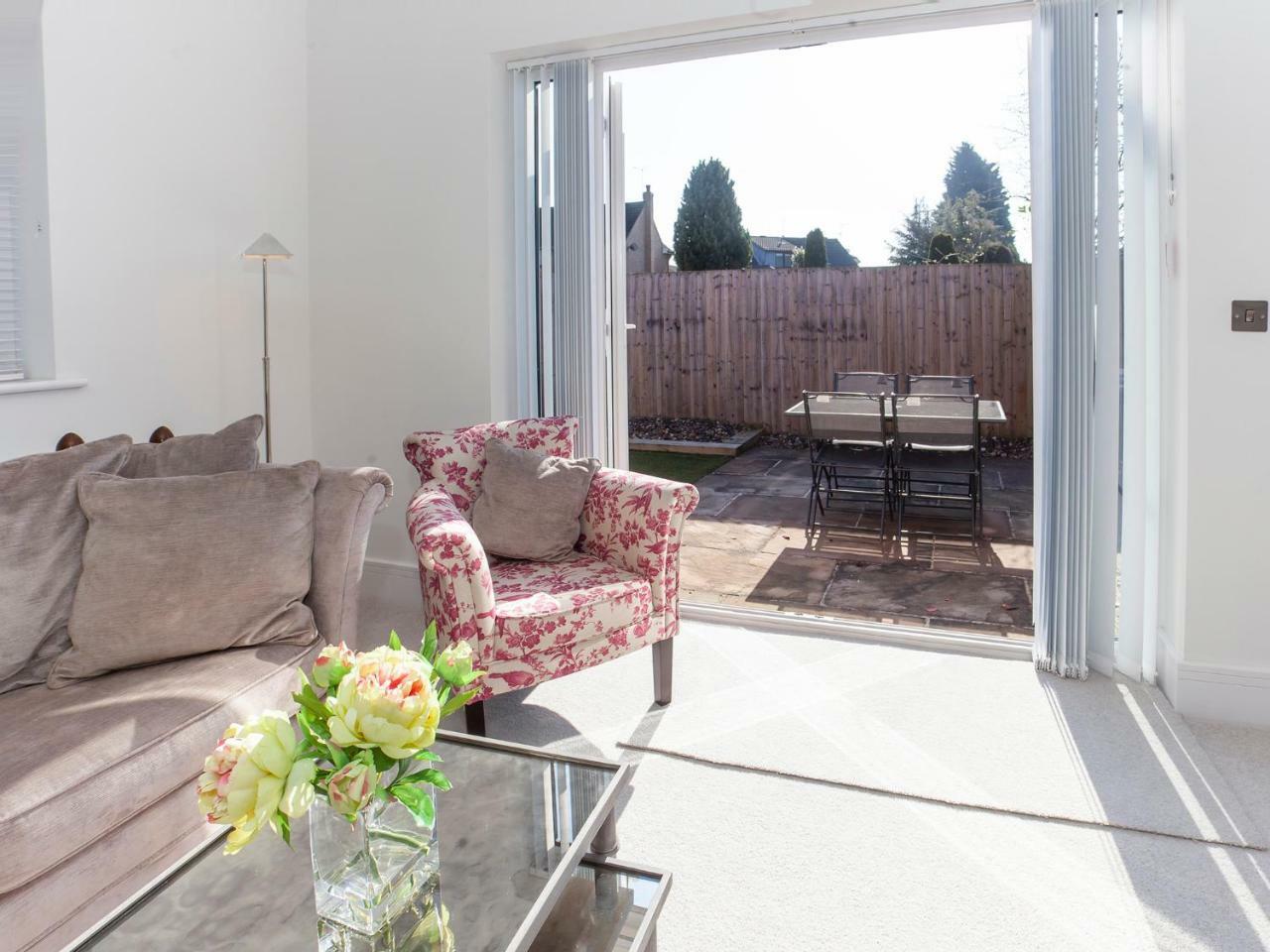 White House Apartments-Free Parking 1 Car Per Apartment York Exterior foto