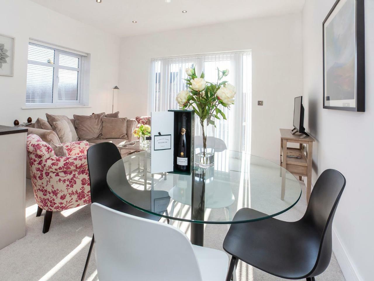White House Apartments-Free Parking 1 Car Per Apartment York Exterior foto